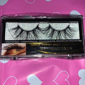 3D mink eyelashes with glue